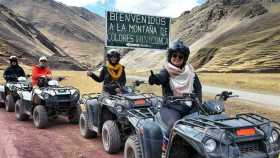 Cuatrimotos en Montaña de Colores