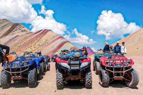 Cuatrimotos en Montaña de Colores