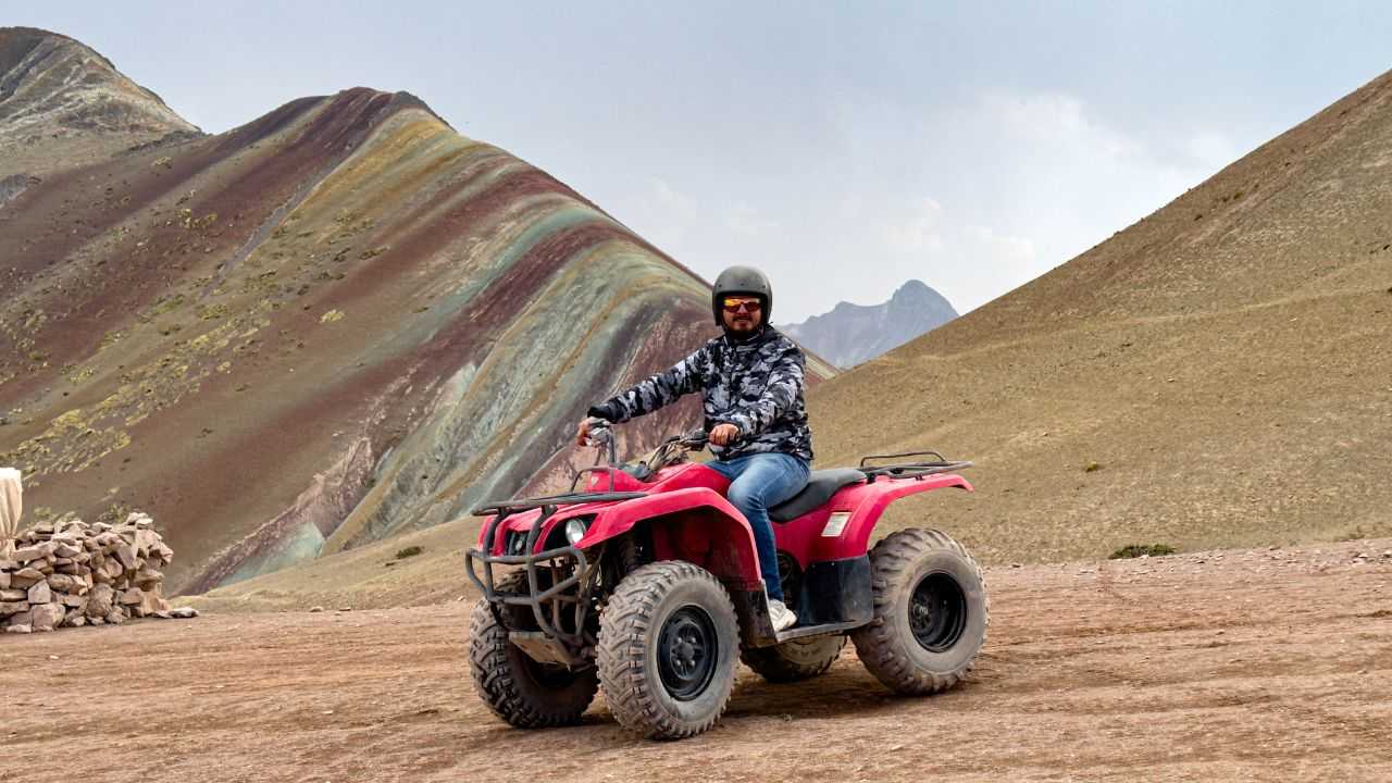 Cuatrimotos en Montaña de Colores